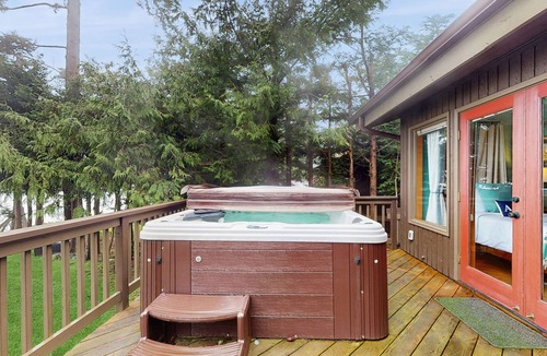 Anacortes House | Stunning Waterfront Home, w/Private Hot Tub, Fire Pit & Breath taking Views!