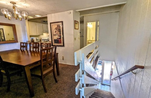 Big Bear Lake House | Stylish 2 BR, 1.5 BA Townhouse at the base of Snow Summit!