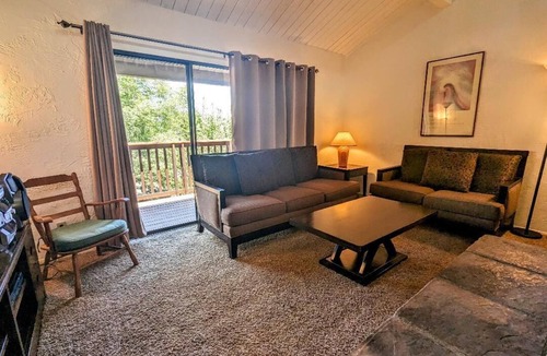 Big Bear Lake House | Stylish 2 BR, 1.5 BA Townhouse at the base of Snow Summit!