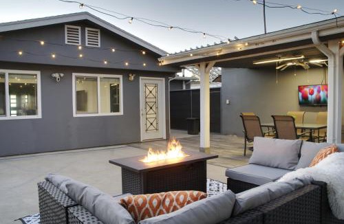 Panorama City House | Stylish 3BR, 2BA Home , Sleeps 8 - King Bed, Firepit, Near Universal, SoFi