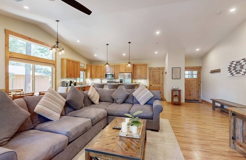 Country Club Estates House | Stylish All-Season Oasis, Fireplace - Easy Access to Skiing, Hiking, Biking