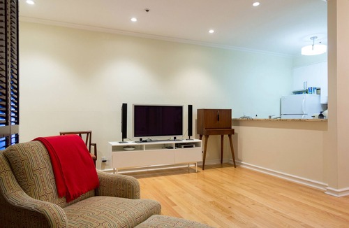 Lower Nob Hill Condo | Stylish & Central Nob Hill Condo on quiet courtyard-parking space