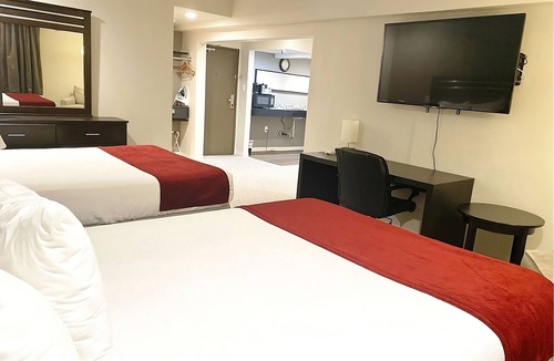 Torrance Hotel | Stylish Executive Double Suite near Torrance and Coastal Destinations