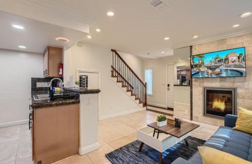 Downtown House | Stylish- Multi-Level- Patio- Games - Fast WIFI-CM3