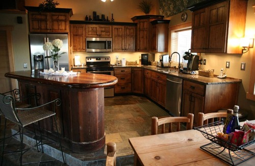 Colbert House | Suite Getaway at Green Bluff w/hot tub, BBQ, private garden and views!