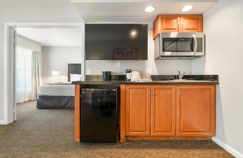 Brea Hotel | Suite w/Kitchenette near Brea Mall - 3.3 mi | Free Hot Breakfast & Outdoor Pool