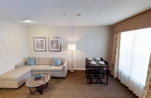 Brea Hotel | Suite w/Kitchenette near Brea Mall - 3.3 mi | Free Hot Breakfast & Outdoor Pool