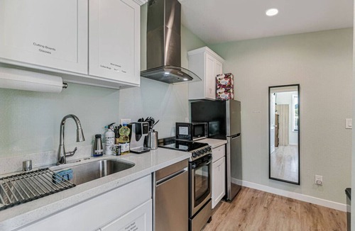 Sunnyvale Condo | Suite Walking Distance To Levi`s Stadium