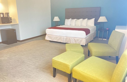 Torrance Hotel | Suite with free parking near Manhattan Beach, LAX access & South Bay dining