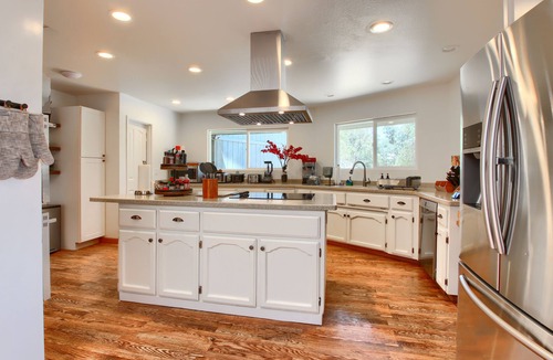 Coarsegold House | Summer@BOM, YosemiteBassLake, Sleeps 22, hottub, PoolMovieGameBilliardsPlay