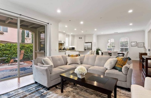 Irvine House | Summer Breeze on Hanging Garden