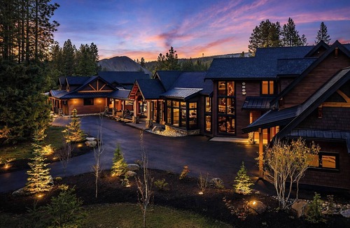 Cle Elum House | Summer Just Got GRAND! Suncadia’s Largest/13,500sqft+Pool & Famous Speakeasy!