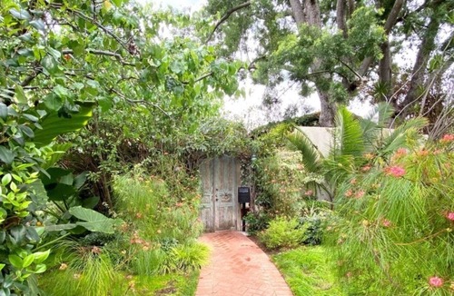 Mid-Wilshire House | Sun-drenched Oasis w/pool & courtyard in Hancock Park. Family-friendly