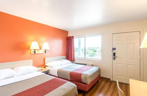 Redding Apartment | Sunny 2-bed Room|Pool|Free Wifi