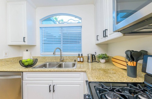 Laguna Niguel Condo | Sunny 2-bedroom condo in beautiful Laguna Niguel near best beaches in OC!