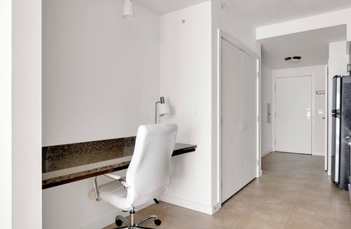 Northwest Bellevue Apartment | Sunny Bellevue 1BR w/Gym, W/D & Roof, near Downtown Park, by Blueground