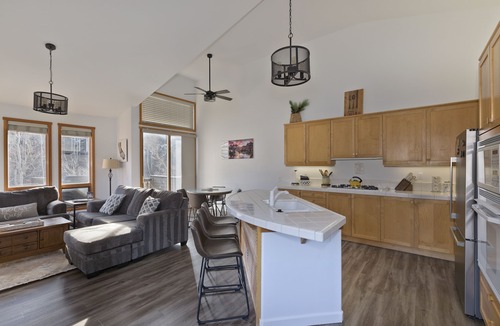 Mammoth Lakes House | Sunny Comfort in Snowcreek V Resort