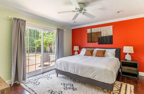 Newark House | Sunny Newark 4BR w/ Backyard & A/C, near Bars & Groceries, by Blueground