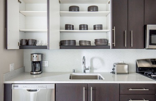 Centennial Apartment | Sunny Redwood City 2BR w/W/D, Pool, BBQ, walk to Caltrain, by Blueground