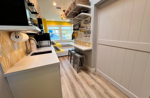 South Pasadena House | Sunny Side Up apartment in the charming upscale South Pasadena