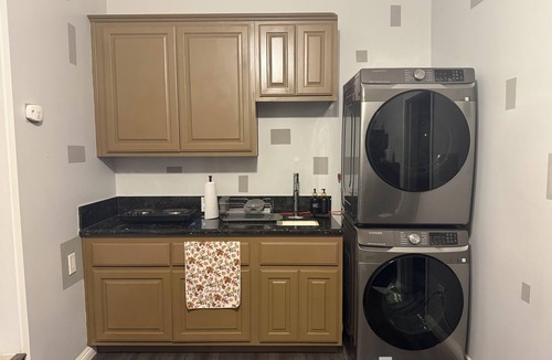 Gardena House | Sunny SoCal Guesthouse w/Private Entry + Parking + Washer/Dryer