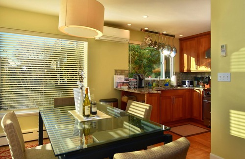 Lower Queen Anne Condo | SUNNY & SPACIOUS 2BD CONDO - AC - GAS FIREPLACE - 5 STAR RATINGS