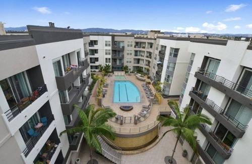 Del Rey Apartment | Sunnyside Up! Gorgeous Pool View with Balcony