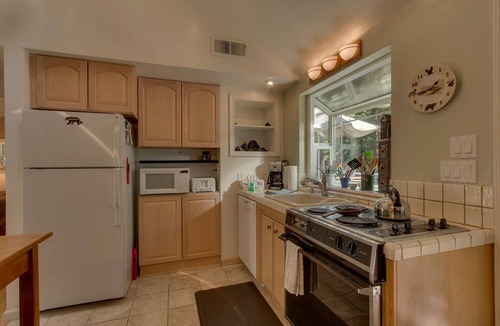 Tahoma Cabin | Sunnywood: 1 BR, 1 BA Cabin/Bungalow in Tahoma, Sleeps 2