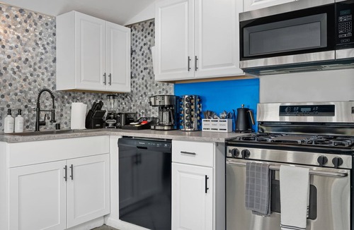 Huntington Beach House | Sunset Bungalow - WALK TO SUNSET BEACH