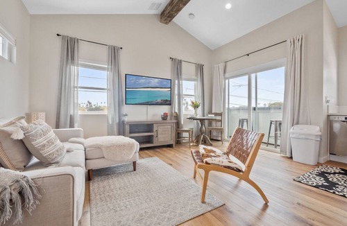 Sunset Cliffs Apartment | Sunset Cliffs Dream House - Patio, W/D, Steps to the Ocean!