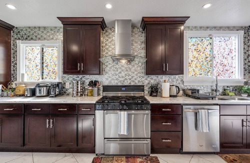 Merced Manor House | Sunset Luxurious 2BD/2BA Home Nr Food/Easy Parking
