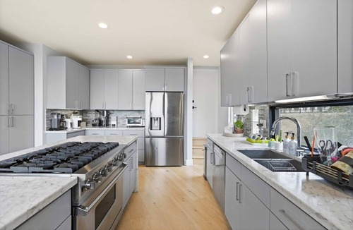 Brentwood House | Sunset Views! Sauna, Gym, Parking, BBQ, Near Sofi!