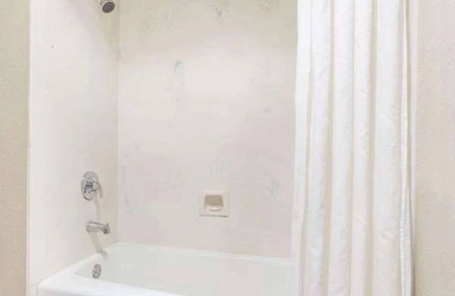 Mountain View Hotel | Super 8 by Wyndham want you to have a Super Time in Mountain View 6 mi to Levi's