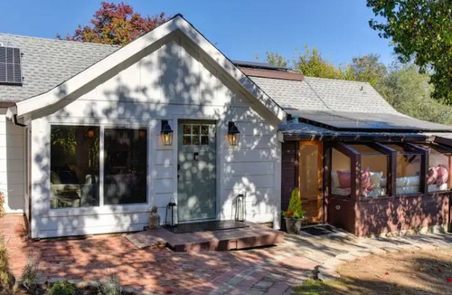 Loomis House | Sweet Pea’s Cottage: 45mins to the SNOW! Dog Friendly. 3bed/2bath