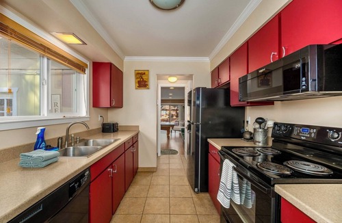 Al Tahoe House | Tahoe Beachy Cabin 3 Bedrooms-Hot Tub-Fenced Yard, Pets OK 846S