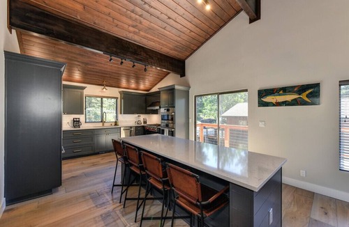 Lake Forest House | Tahoe City Dollar Point Luxury - with Lake View/Hot Tub & AC
