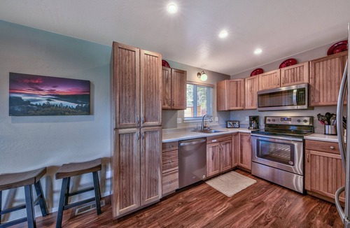 Al Tahoe House | Tahoe Retreat on the Meadow- Hot Tub, A/C