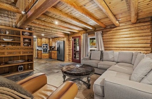 Truckee House | Tahoe Rustic Cabin | Clubhouse Access, Hot Tub, Near Golf Course, Lake & Trails