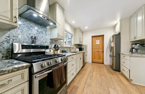 North Upper Truckee House | Tahoe Spa Retreat: Sauna, Hot Tub, Game Room, Pets