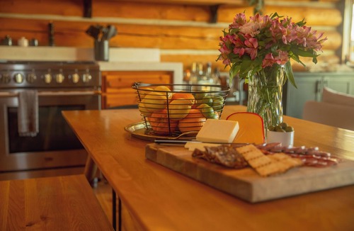 Cle Elum Cabin | Teanaway Pines: Riverfront Mountain Retreat