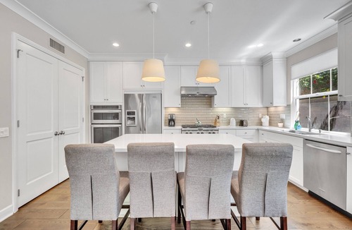 Orchard Hills House | The 3BR Stunner on Stallion｜Pet-Friendly｜Bright & Airy｜Garage Access #41252