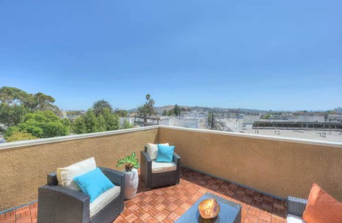 Palms Apartment | The Bagley #305 One Bedroom Corner Loft Penthouse
