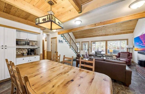 Montgomery Estates House | The Bear's Den: Hot Tub, Game Loft, NearHeavenly