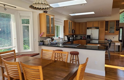 Point Roberts House | The Dragonfly House — Expansive Dual-Kitchen Retreat