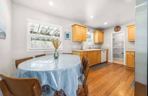 Eastside Santa Cruz House | The Eastman - Cutest House - Walk to the Beach!