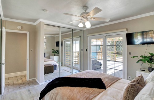 Del Aire House | The Golden Haven Retreat Lax SoFi intuit adjacent