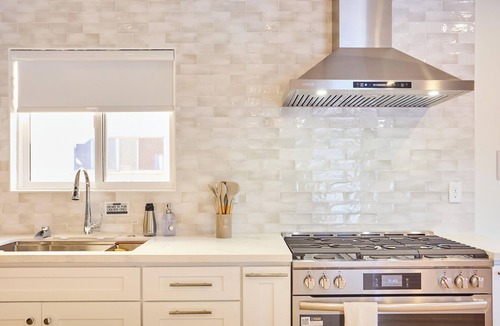 Studio City House | The Hollywood Hearthlight Bungalow