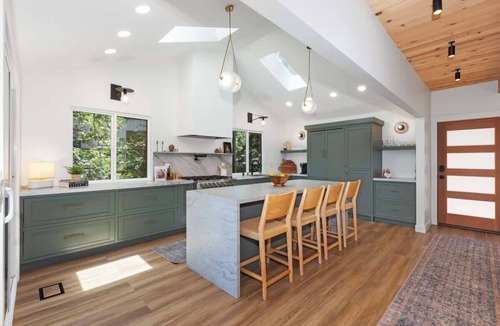 Cedar Glen Cabin | The Lakeview House (w/hot tub, by @To Dwell Here)
