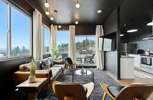 White Salmon Apartment | The Mountain View Penthouse in the heart of downtown White Salmon, loft 18