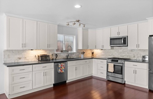 Bayview House | The Oasis: Gorgeous Room in Beautiful Home!